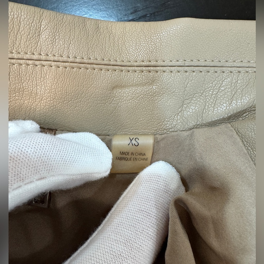 T Tahari Faux Leather Classic Tan Beige Trench Coat Women’s Size XS - Picture 7 of 11
